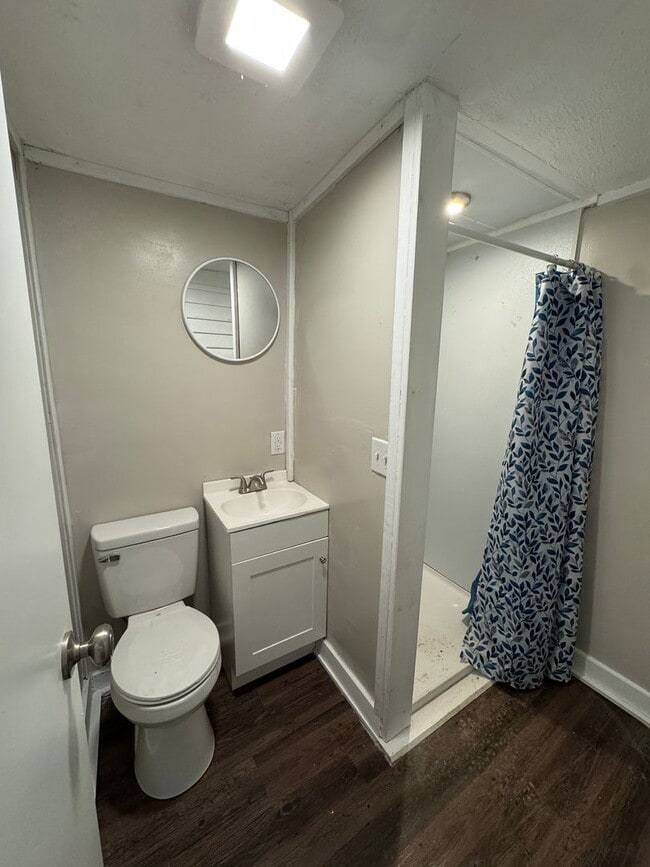 Building Photo - 516 Mountain St NW