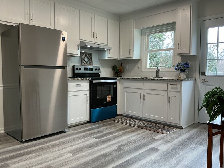 Building Photo - 4910 Pine Hall Rd