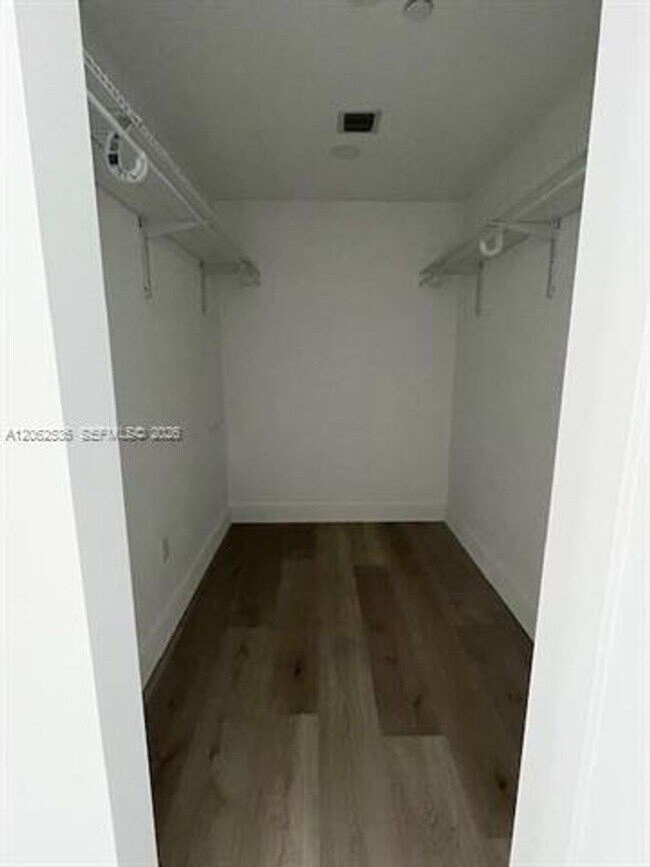 Building Photo - 816 84th St