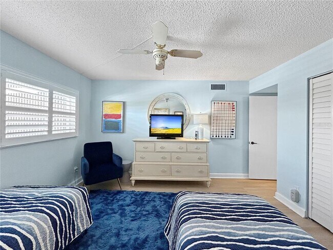 Building Photo - 4325 Gulf of Mexico Dr