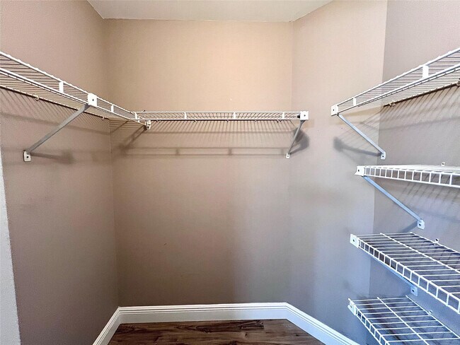 Building Photo - 2246 Discovery Cir W