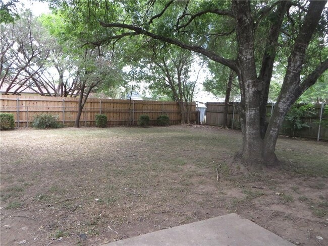 Building Photo - 502 Tanglewood Dr