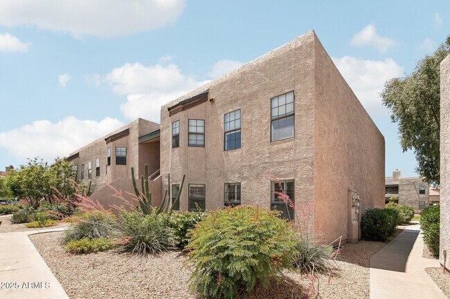 Building Photo - 5998 N 78th St