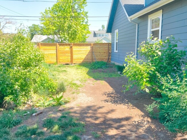 Building Photo - Foster-Powell Charming Bungalow with Bonus Finished Attic Space