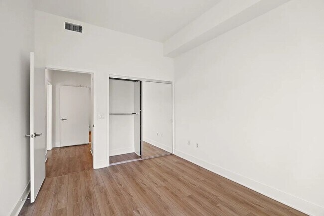 Interior Photo - 5308 Sepulveda Blvd