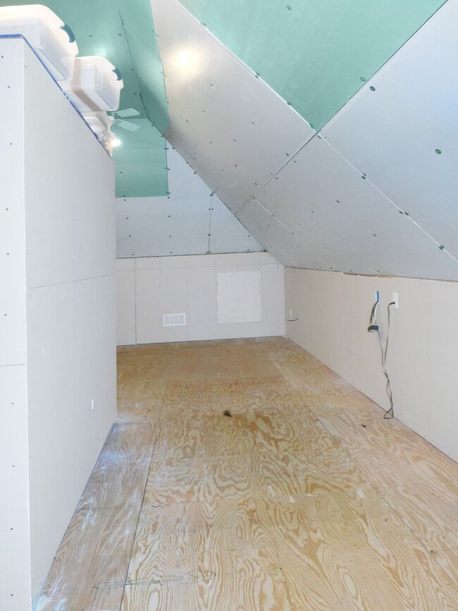 Building Photo - 48145 Mayflower Dr