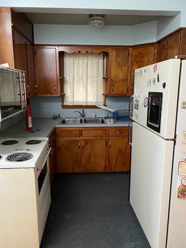 Building Photo - Charming 3 Bed, 1 Bath Home in Northeastern Schools!