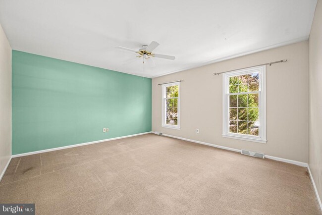 Building Photo - 401 Alderbrook Dr