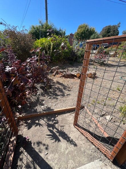 Building Photo - 4230 Garden Rd