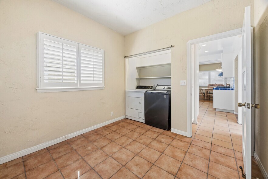 Building Photo - 166 N Arnaz Dr