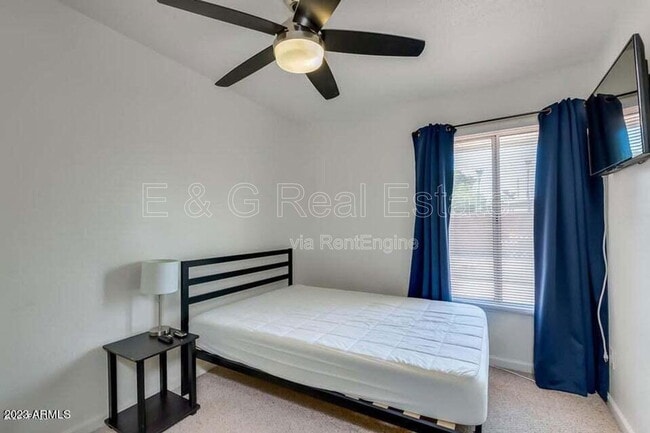 Building Photo - 525 N May