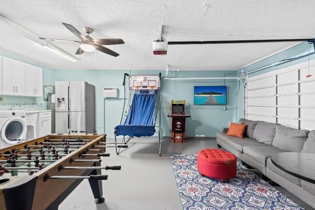 Building Photo - 223 SE 8th St