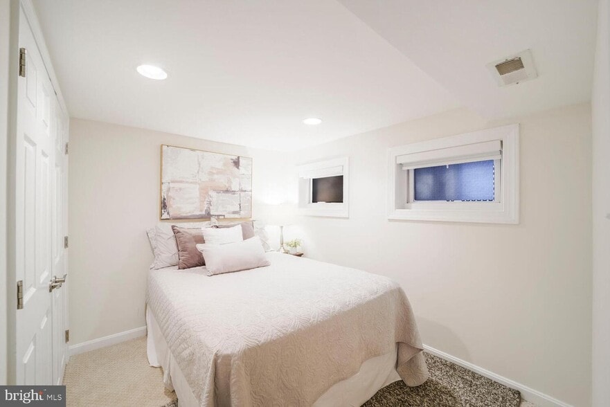 Building Photo - 2615 Sherman Ave NW