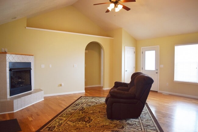 Building Photo - Located in the popular Woodland Hills Subd...