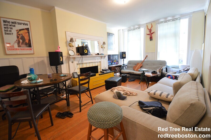 Building Photo - 1906 Beacon St