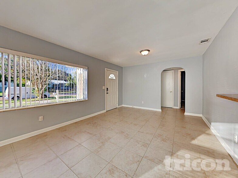 Building Photo - 4153 2nd Ave N