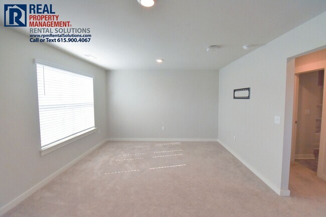 Building Photo - Beautiful 3 bedroom+loft townhome with an attached garage! Triple Blackman schools