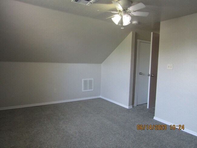 Building Photo - ALL ELECTRIC HOME!! PETS NEGOTIABLE WITH OWNER APPROVAL!!