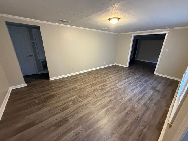 Building Photo - Spacious 3 Bedroom 1  Bath home with Appli...