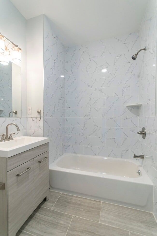 Building Photo - Recently renovated home in South West Phil...