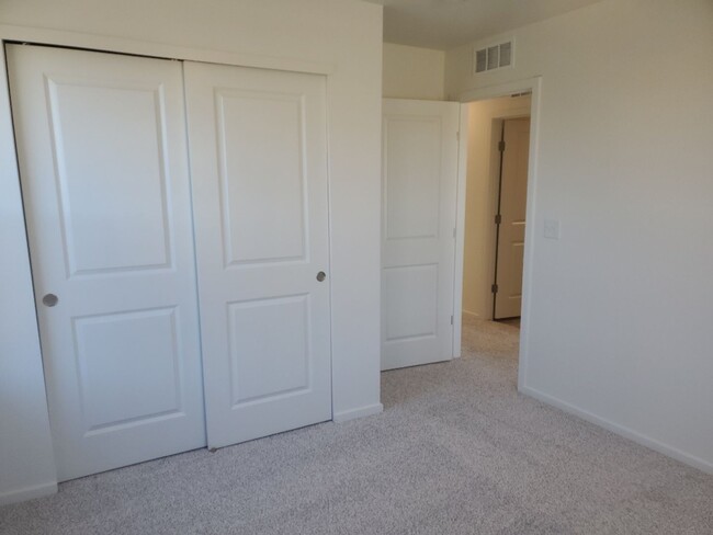 Building Photo - Exquisite 3 Bed 2.5 Bath Single Family Home