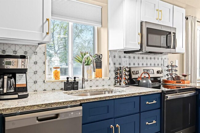 Building Photo - 18939 Sharon Ln