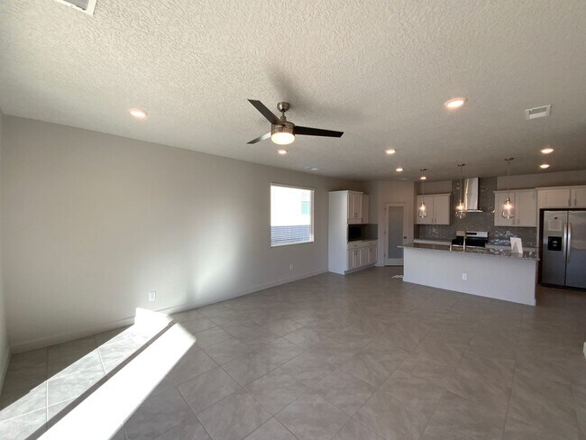 Building Photo - 3 Bedroom Single Story New Build in Lomas Encantadas in Rio Rancho!