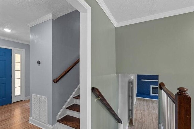 Building Photo - 175 Creekview Cir