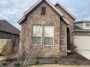 Building Photo - 2304 SW Hampton Ave