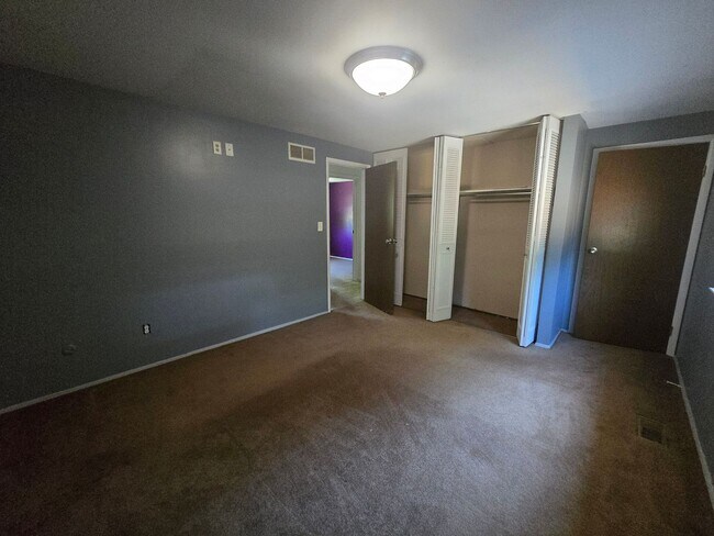 Building Photo - 104 Ridgeview Dr