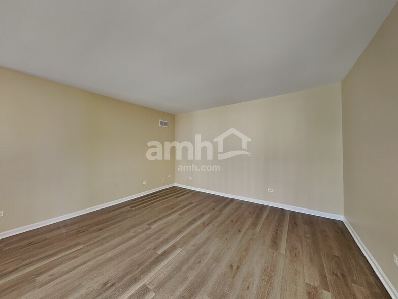 Building Photo - 23009 Birch Ct