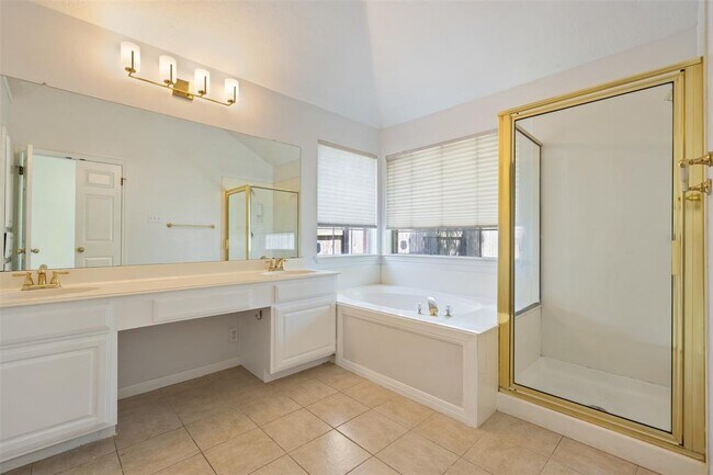 Building Photo - 11032 Crossland Dr