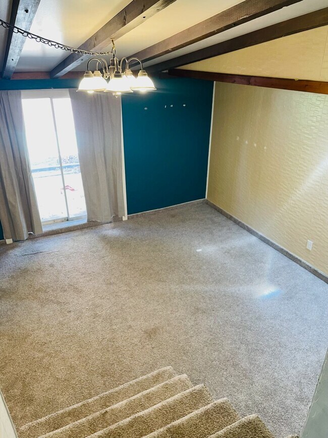 Building Photo - 420 E 500 S