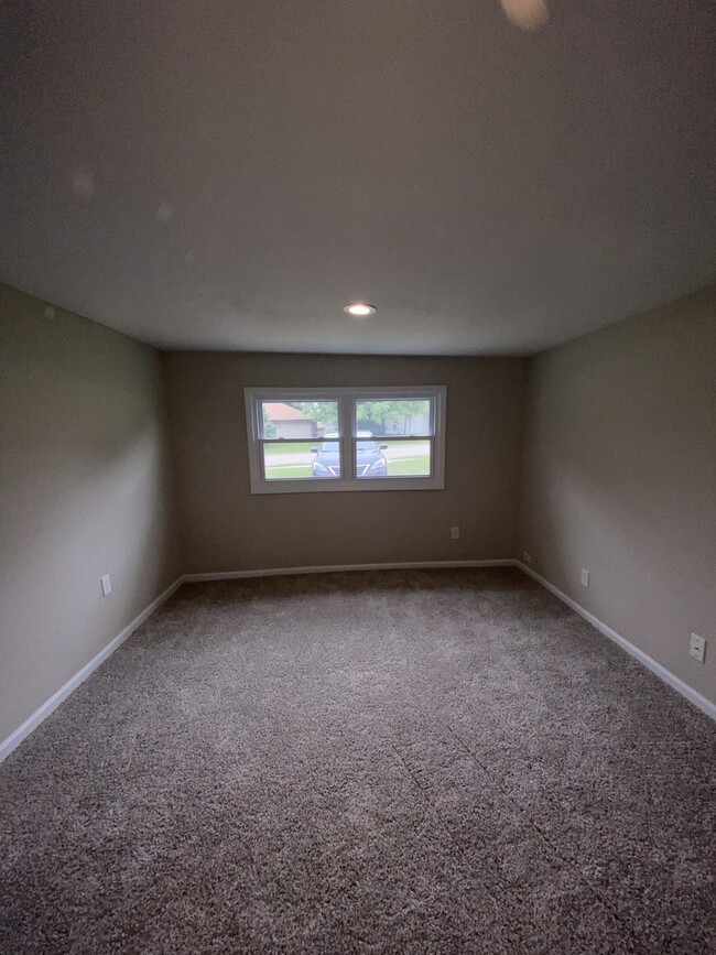 Building Photo - 1902 Burry Cir Dr