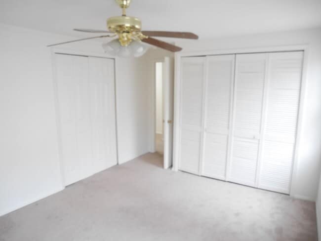 Building Photo - Olde Crofton Charm! Two Bedroom Townhome