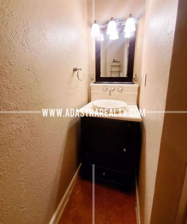 Building Photo - Beautiful Brookside Duplex-Available NOW!!