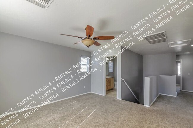 Building Photo - Beautiful 3 Bed/2.5 Bath Two Story Home w/...