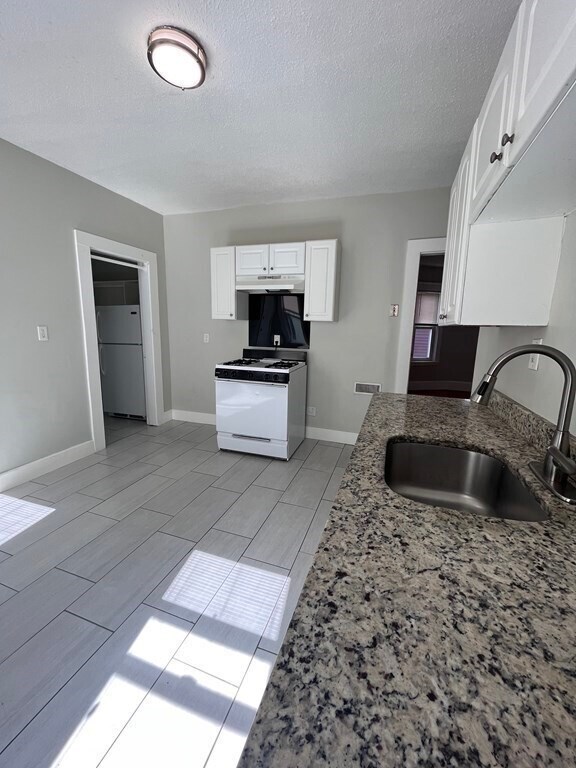 Building Photo - 29 W Tremlett St