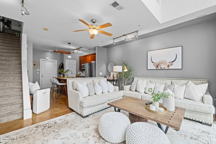 Building Photo - 444 S Blount St