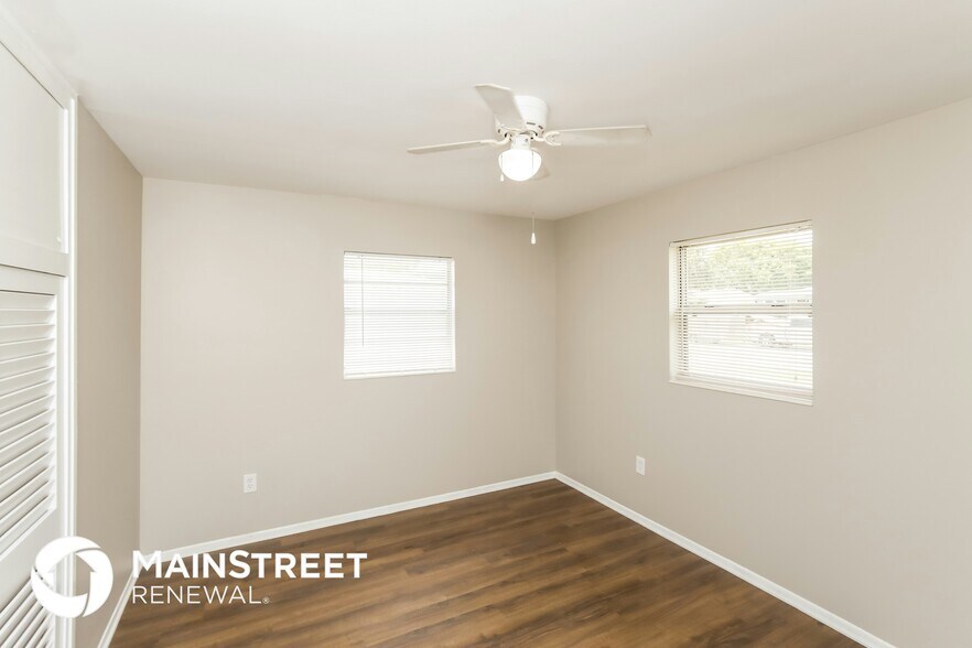 Building Photo - 4395 Sherwood Blvd