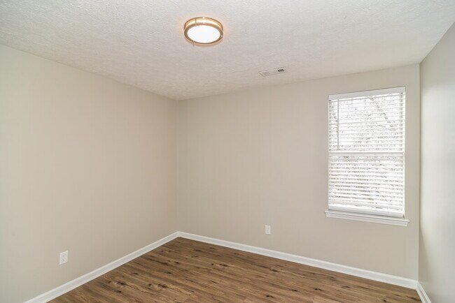 Building Photo - 104 River Bend Rd