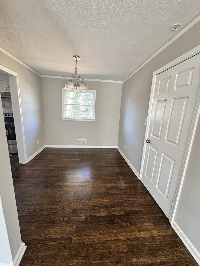 Building Photo - 2169 Barbara Ln