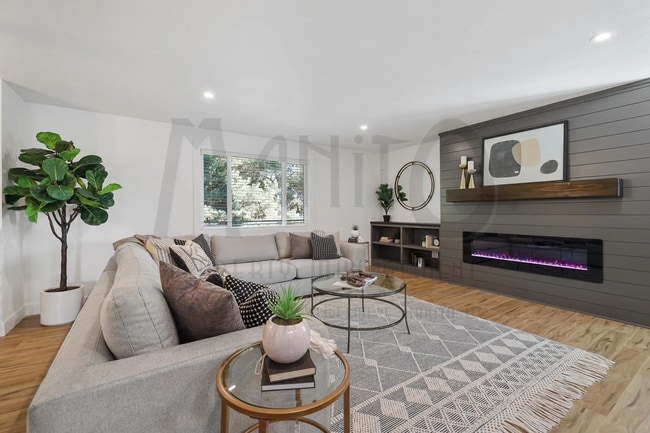 Building Photo - Spacious South Hill Home