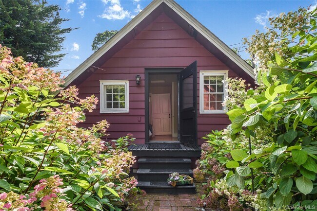 Building Photo - 95 E Broadway