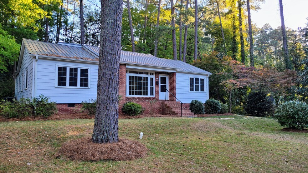 Building Photo - 625 Sunset Dr