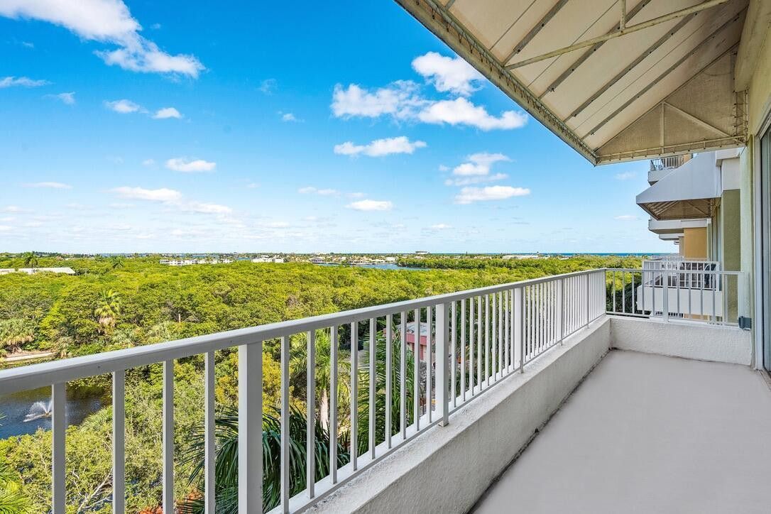Building Photo - 700 E Boynton Beach Blvd