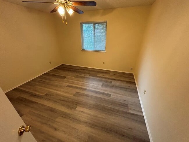 Building Photo - 10911 Grassmere Ct