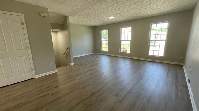 Building Photo - 1708 Redan E