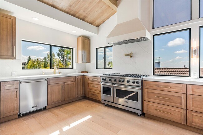 Building Photo - 2155 Hercules Dr