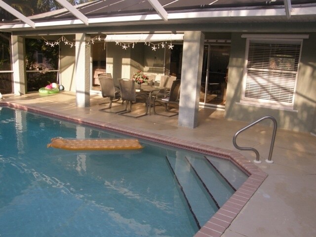 Building Photo - 4418 SW 25th Ave